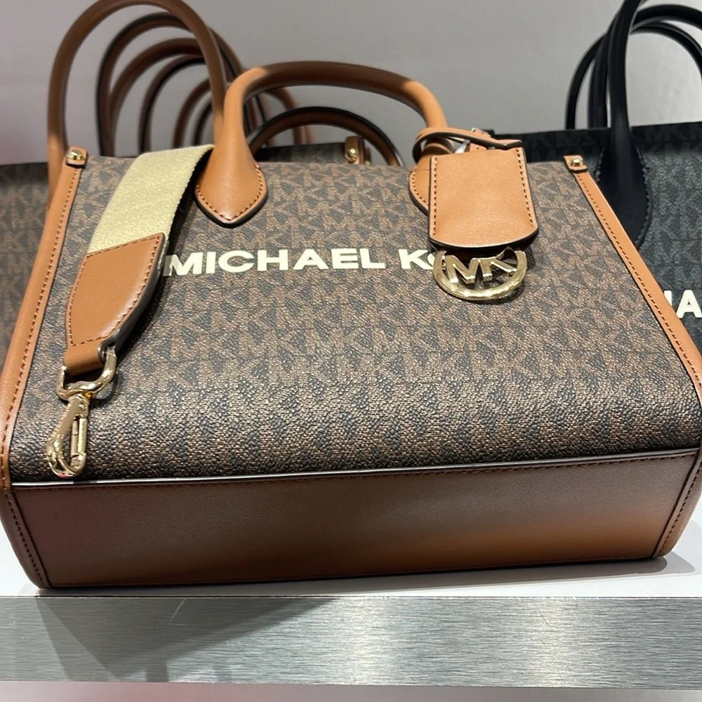 Michael Kors Mirella Small Signature Logo Crossbody Bag
Brown
NWT - Picture 16 of 16